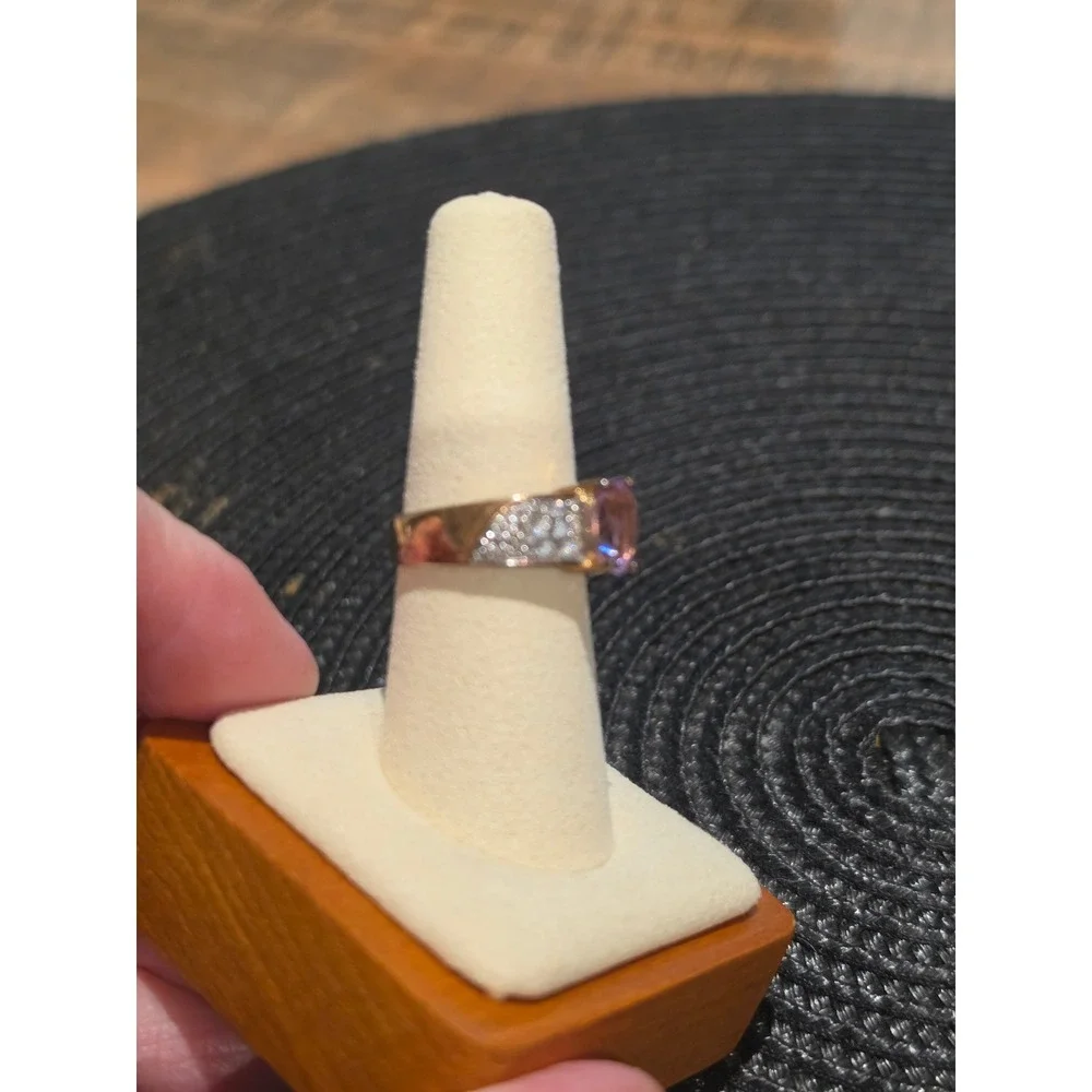N/A elegant gold
